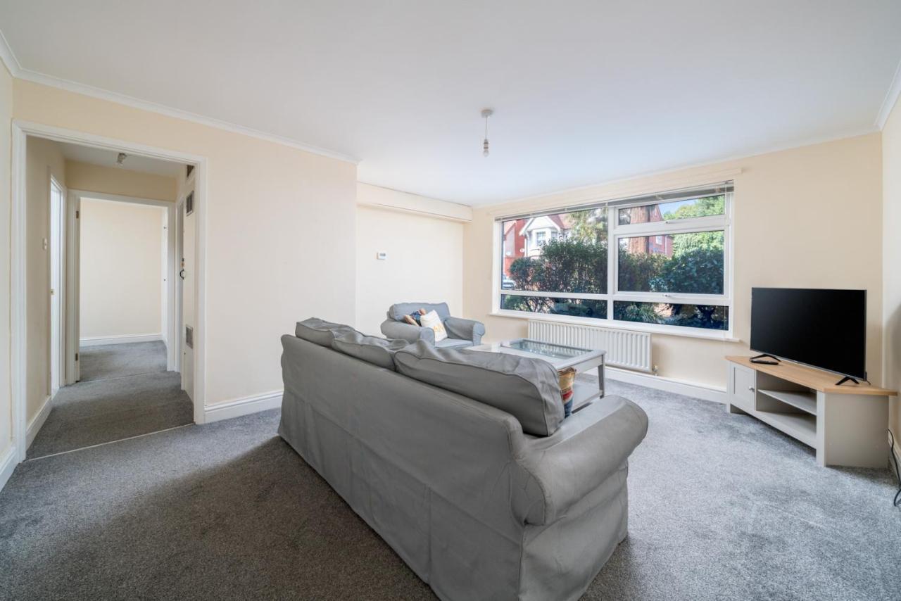 Spacious Pet Friendly 2-Bed Apartment In Redhill Redhill  Exterior photo